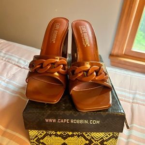 Brown Cape Robbing hells BRAND NEW